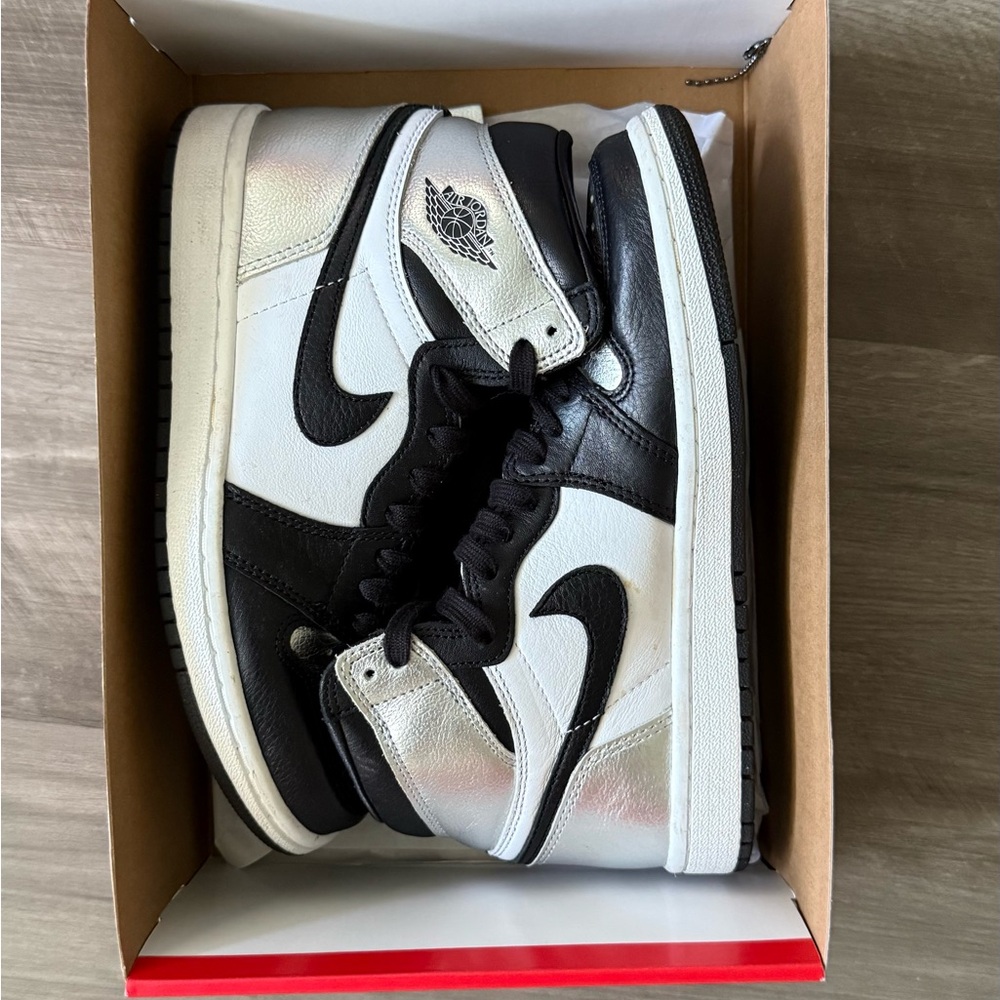 Nike Men's Black and White Sneakers
